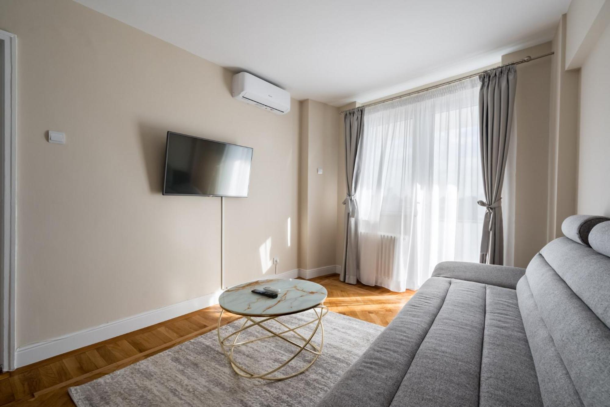 City View Apartment With Private Balcony Bucarest Exterior foto