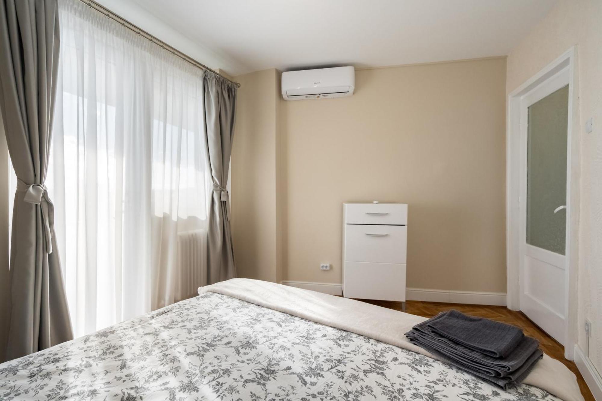 City View Apartment With Private Balcony Bucarest Exterior foto