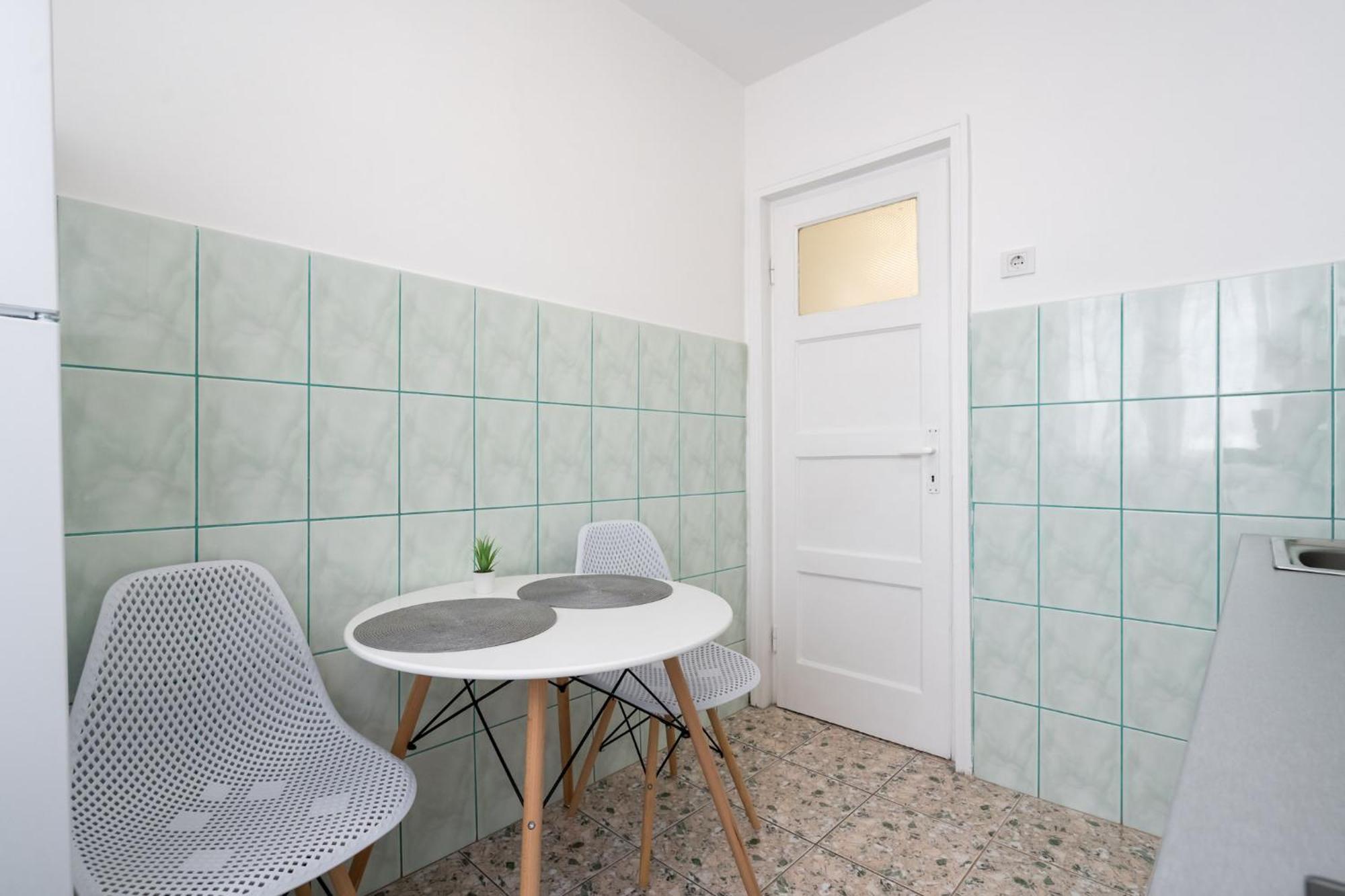 City View Apartment With Private Balcony Bucarest Exterior foto