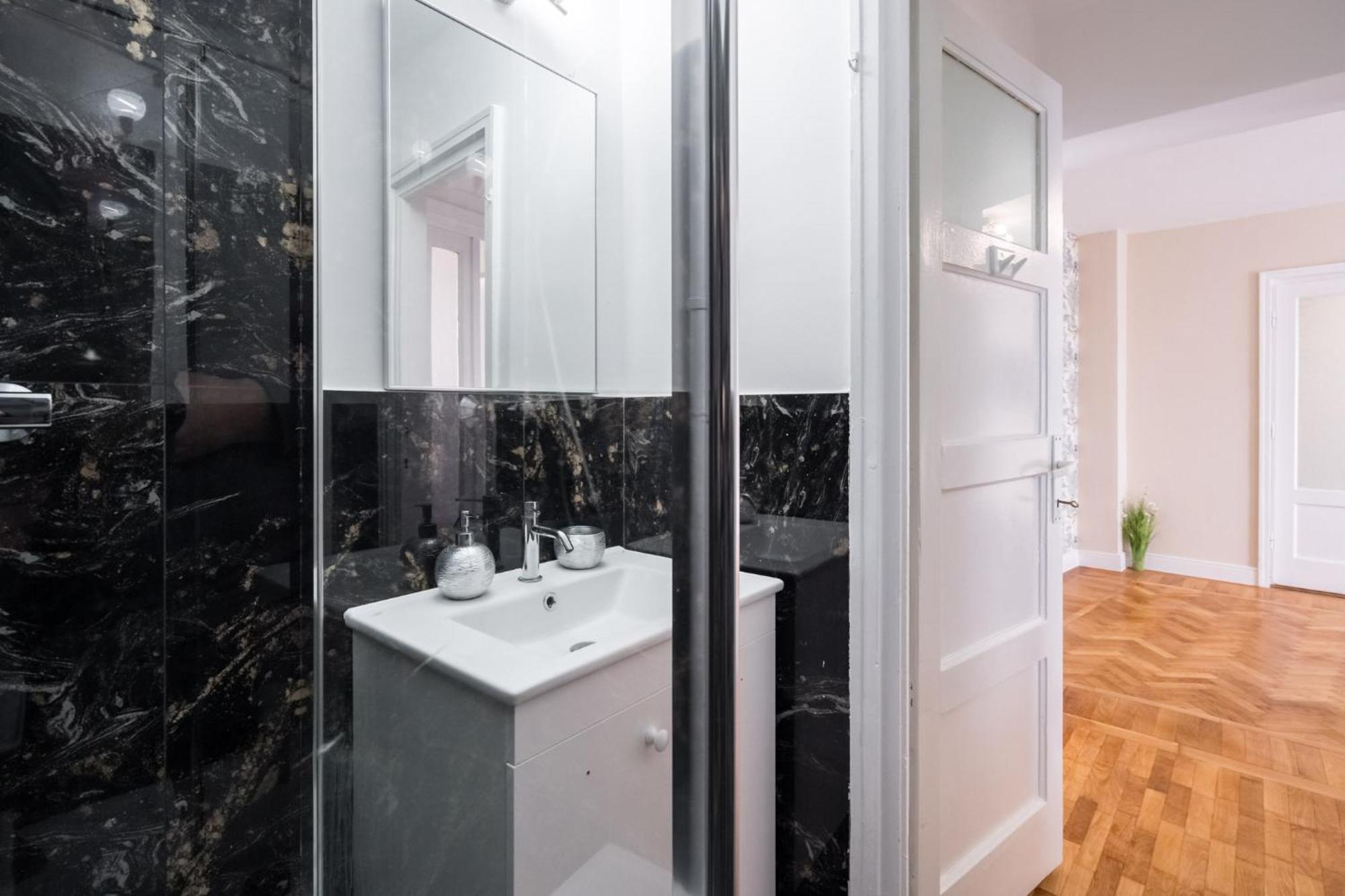 City View Apartment With Private Balcony Bucarest Exterior foto